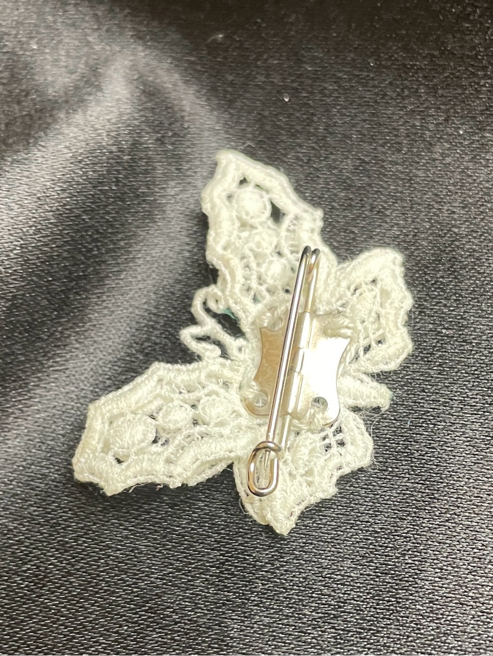 VINTAGE Hand-Crafted Lace Butterfly Brooch made in Switzerland - Picture 3 of 5
